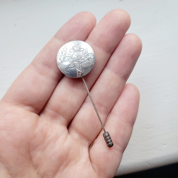 Vintage Silver Floral Flower Pewter Boucher Lapel Brooch Stick Pin - Picture 2 of 7